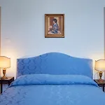 Historical Downtown Apartment