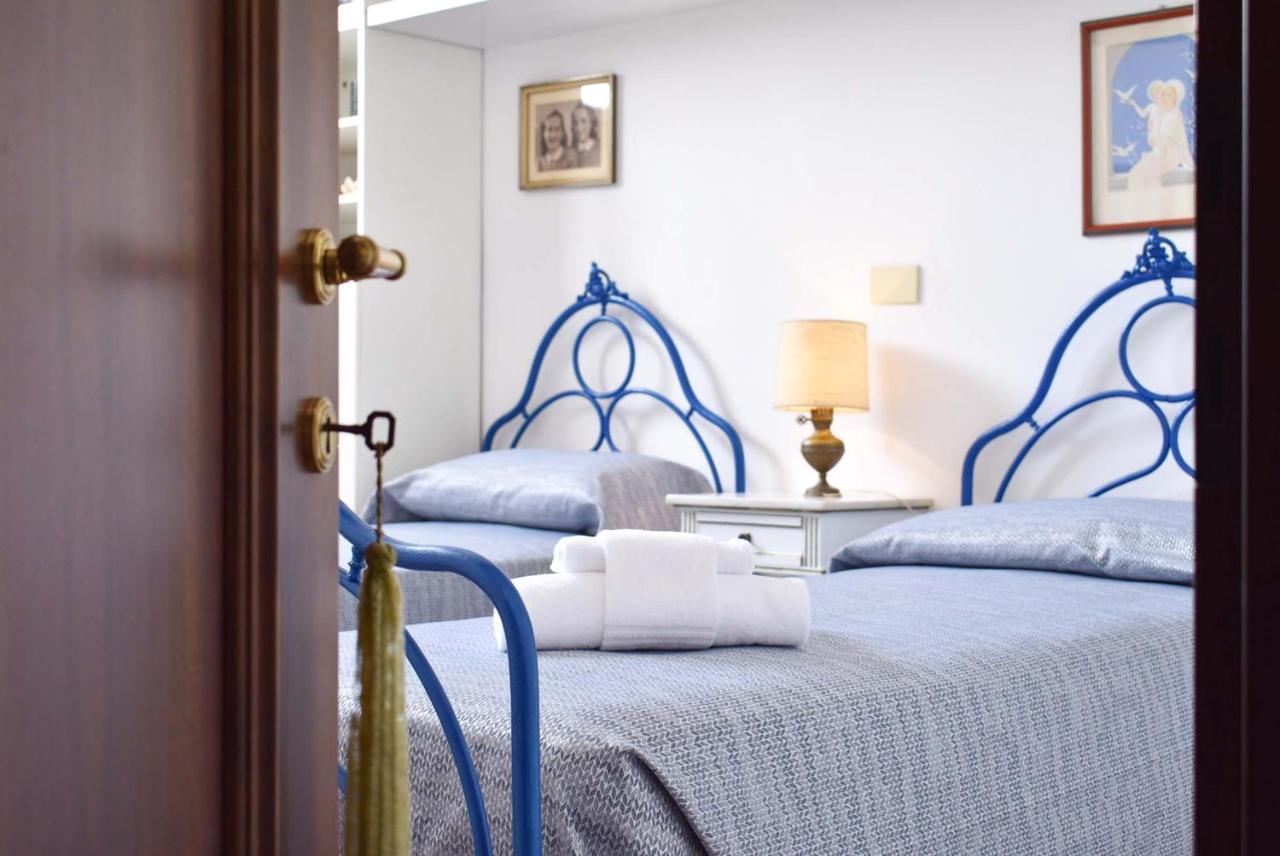 Historical Downtown Apartment *