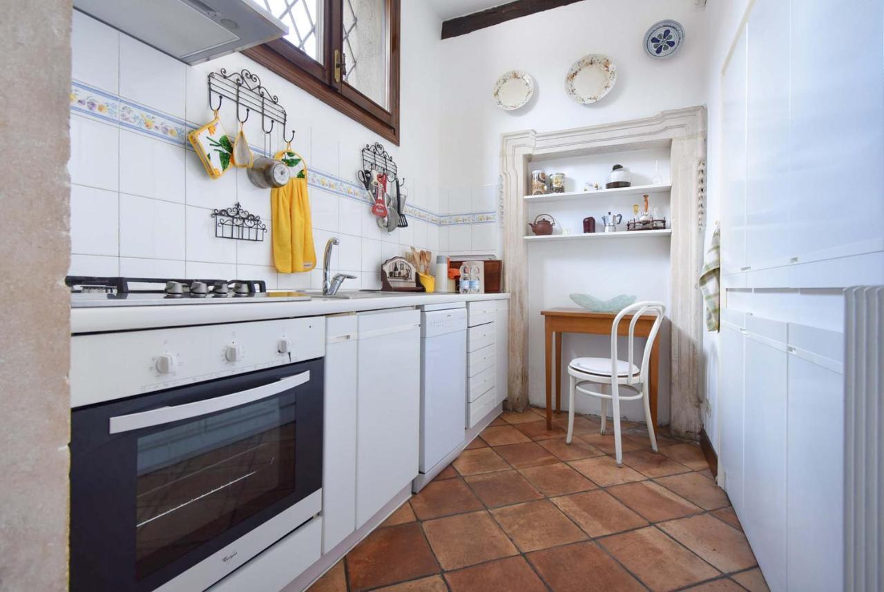 Historical Downtown Apartment *