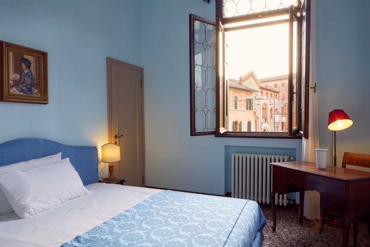 Historical Downtown Apartment *