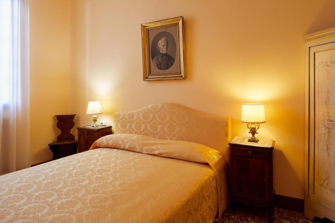 Historical Downtown Apartment *